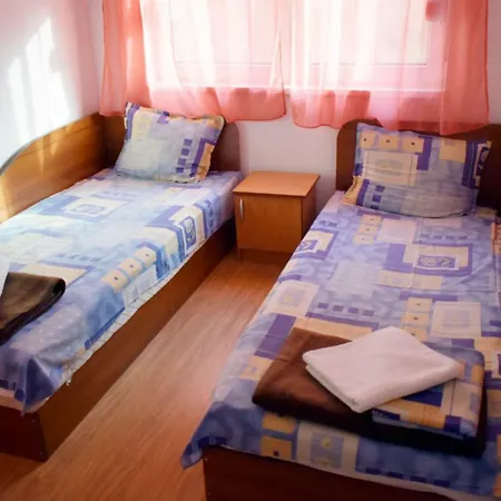 Sea Garden Apartment *