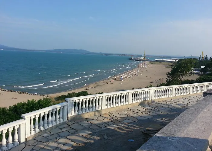 Апартамент Sea Garden Бургас